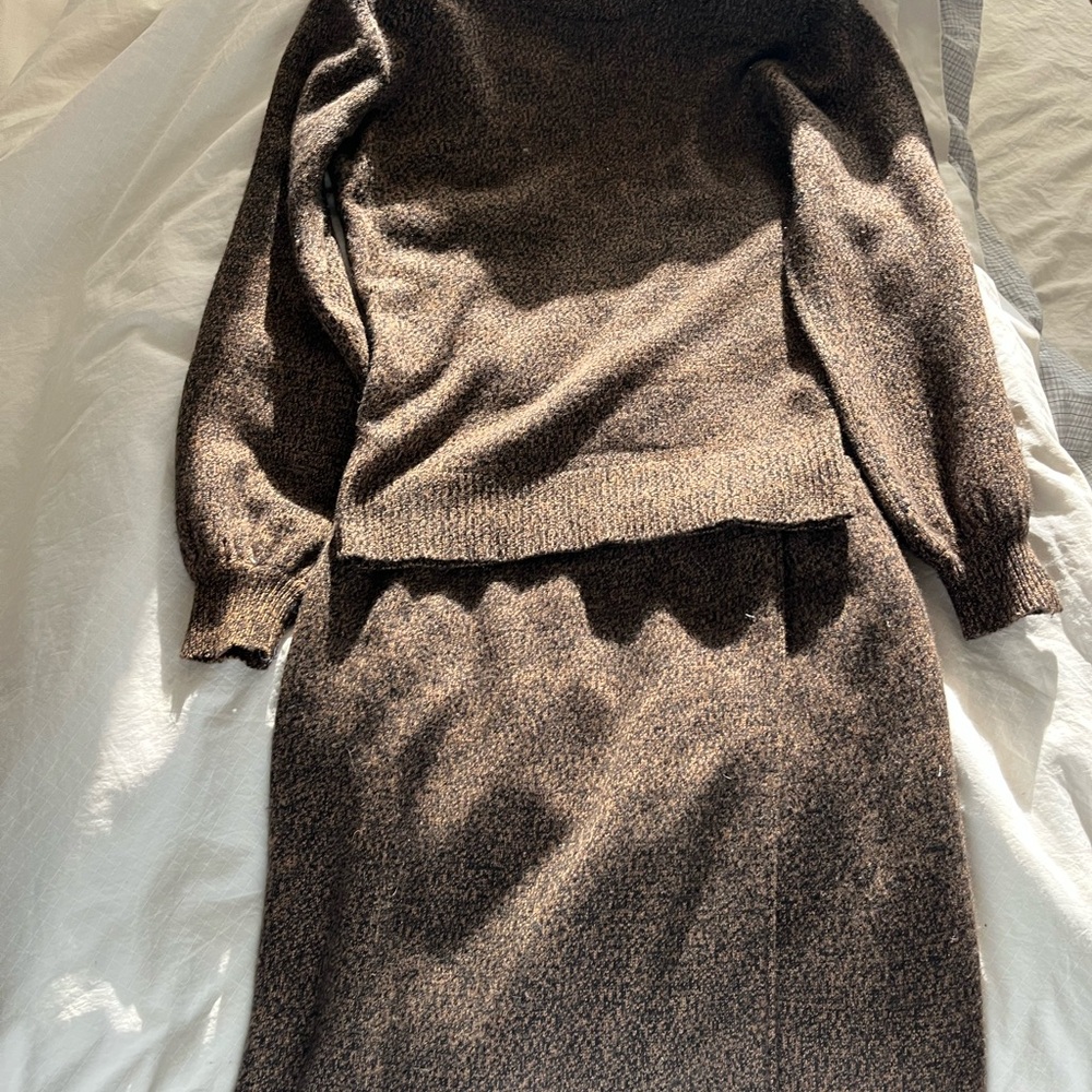 Perry Ellis cashmere Cozy Brown Knit Sweater and Skirt Ensemble